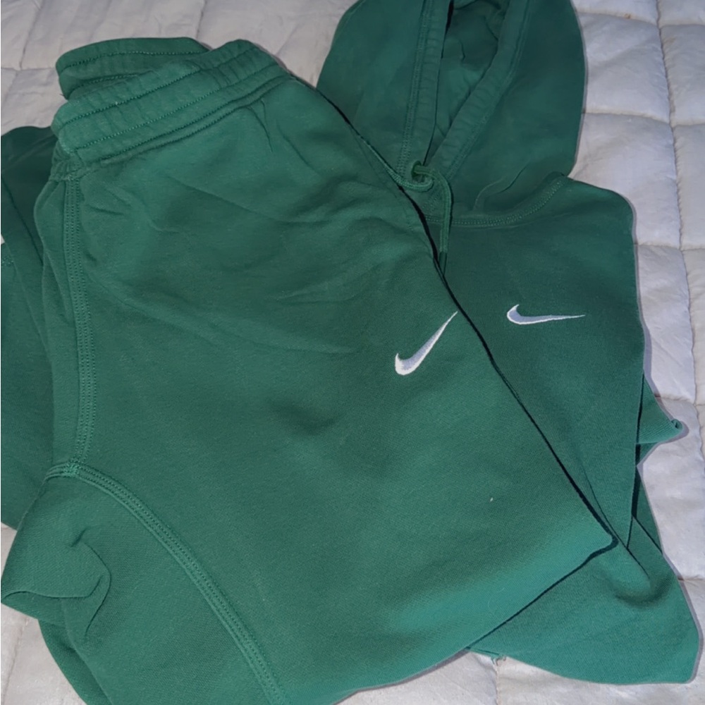 Nike sweatpants and hoodie medium size